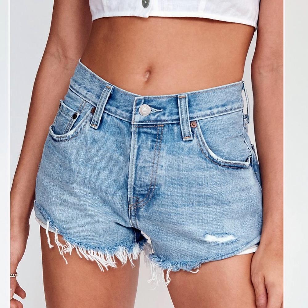 Aritzia Levi’s 501 Jean Shorts